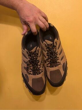 Men's Brown Outdoor Lace-Up Trail Shoes. Worn twice hiking